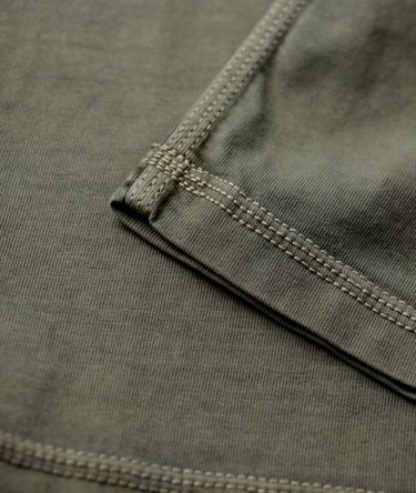 T-shirt met borstzak en contrasterend stiksel Image 5