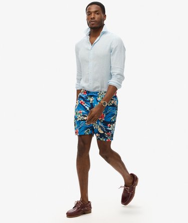 17-Zoll Badeshorts aus recyceltem Material mit Hawaii-Print Image 5